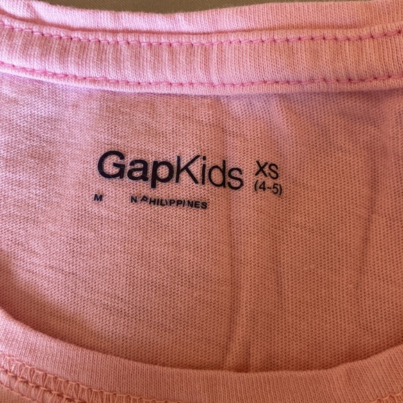 Gap size XS 4-5 active set bundle. Two tank tops and one pair of shorts. - Picture 6 of 11